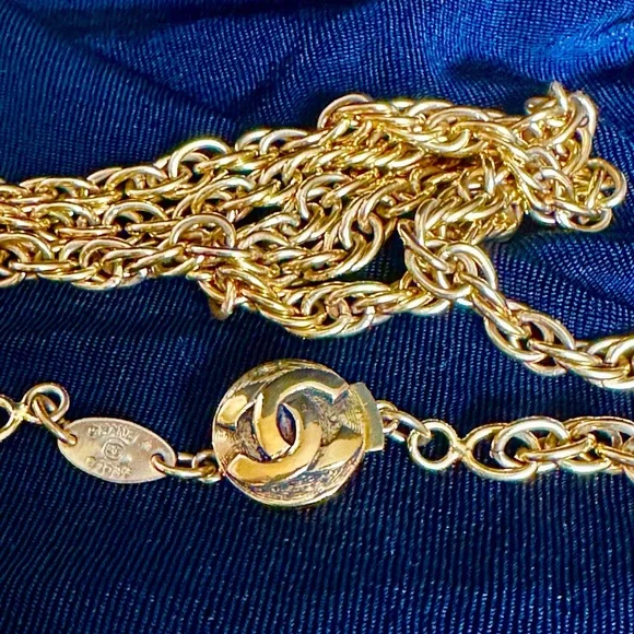 Chanel 1983 24kt Plated Gold Chain Necklace - Picture 2 of 6